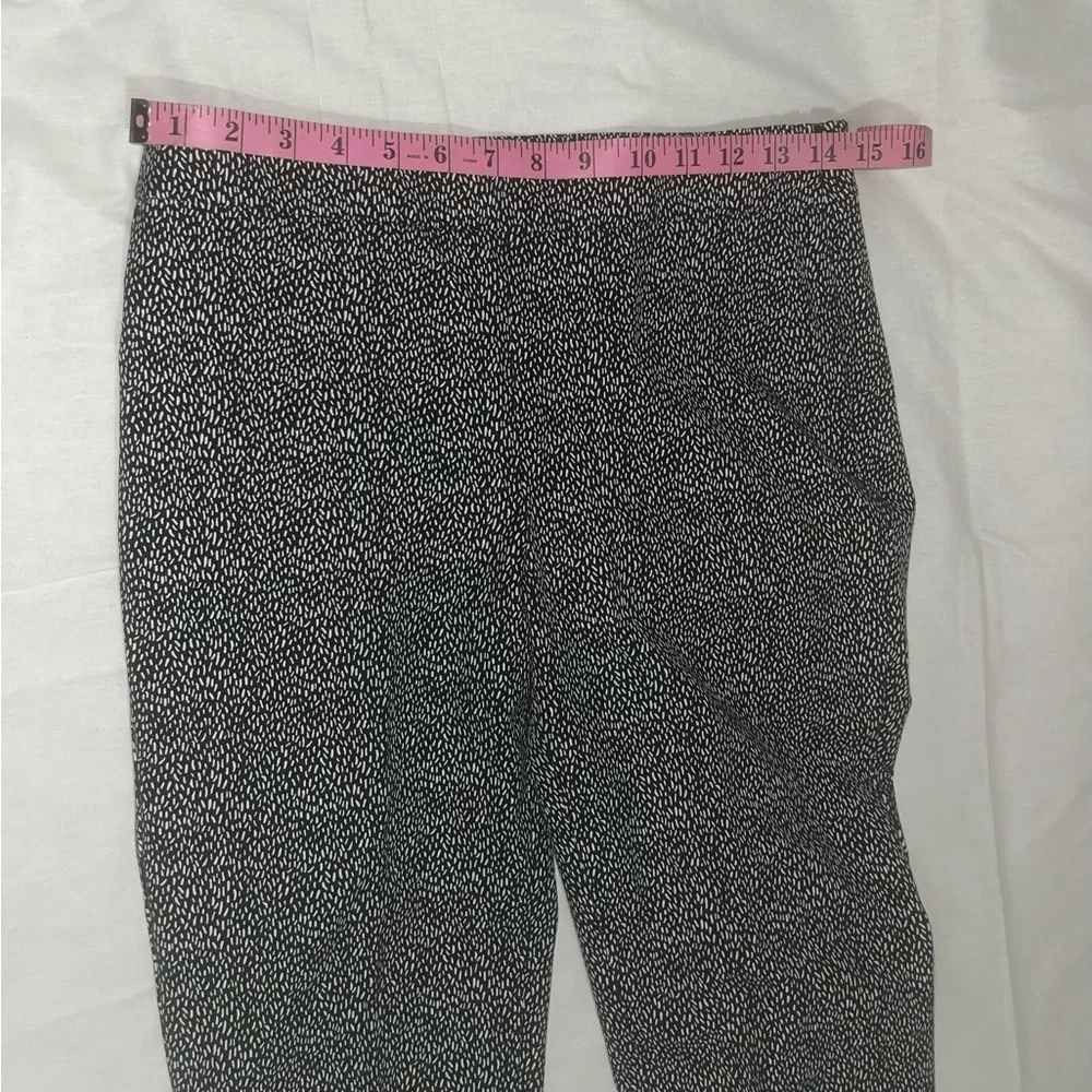 Talbots Black and White Rice Print Chatham Ankle Pants in size 4P - Picture 7 of 9